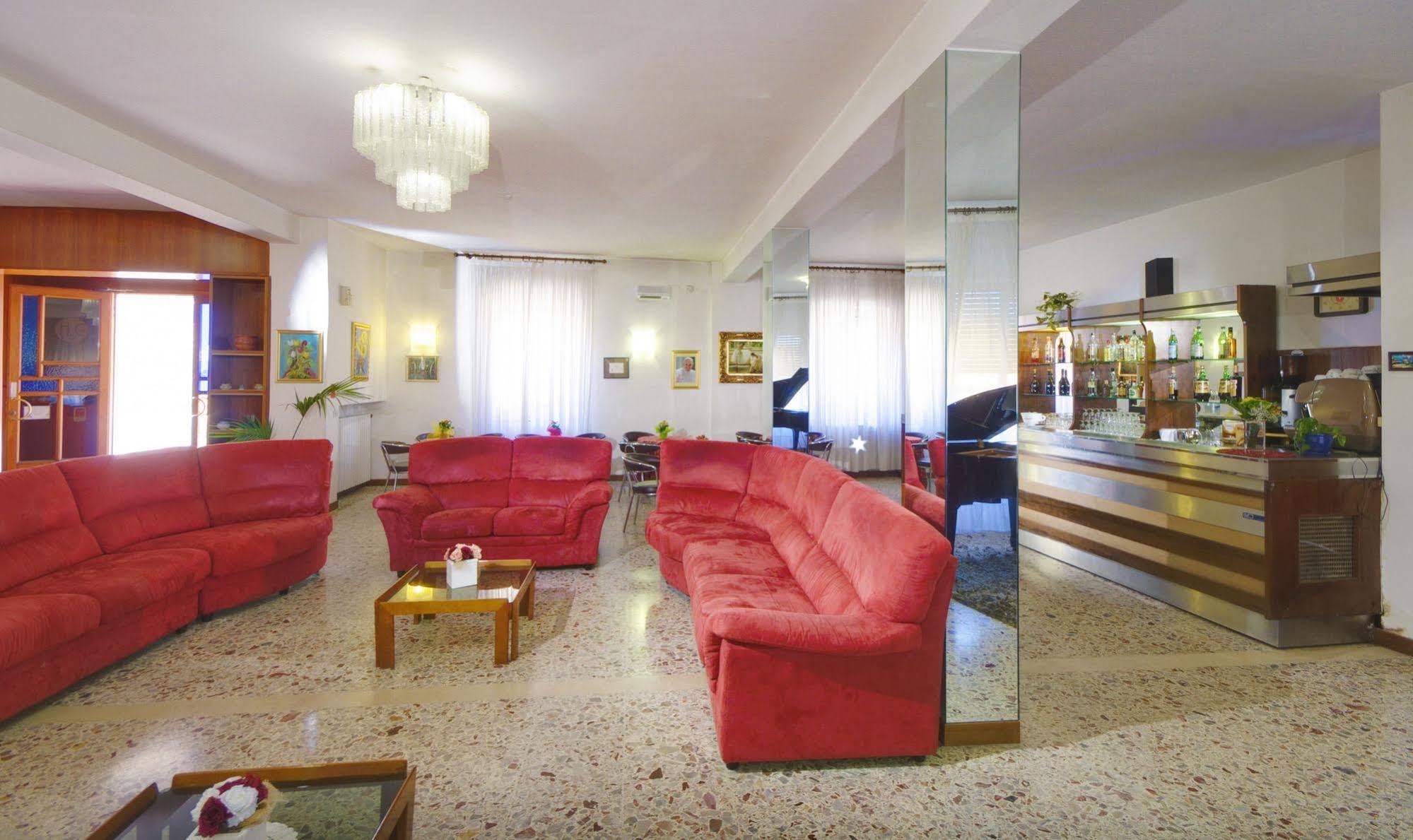 San Gabriele Hotell Loreto Eksteriør bilde